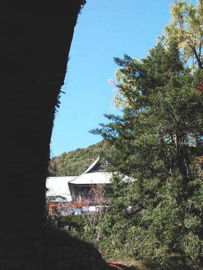 眼鏡橋の下から見上げる石水寺